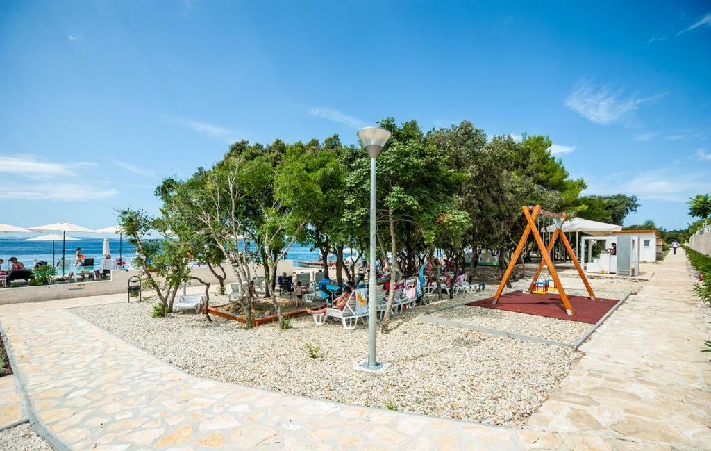 Apartmani Astrado ペトルチャネ エクステリア 写真