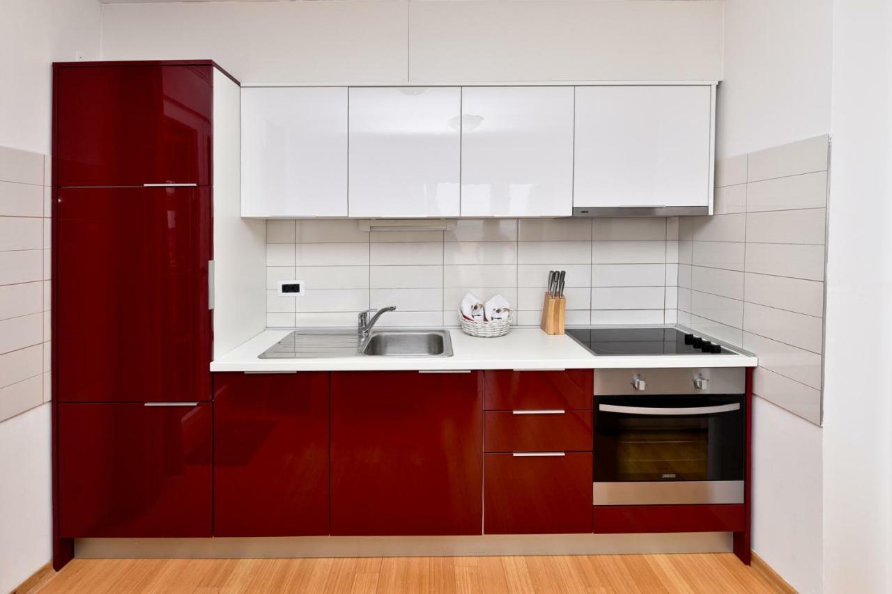 Apartmani Astrado ペトルチャネ エクステリア 写真
