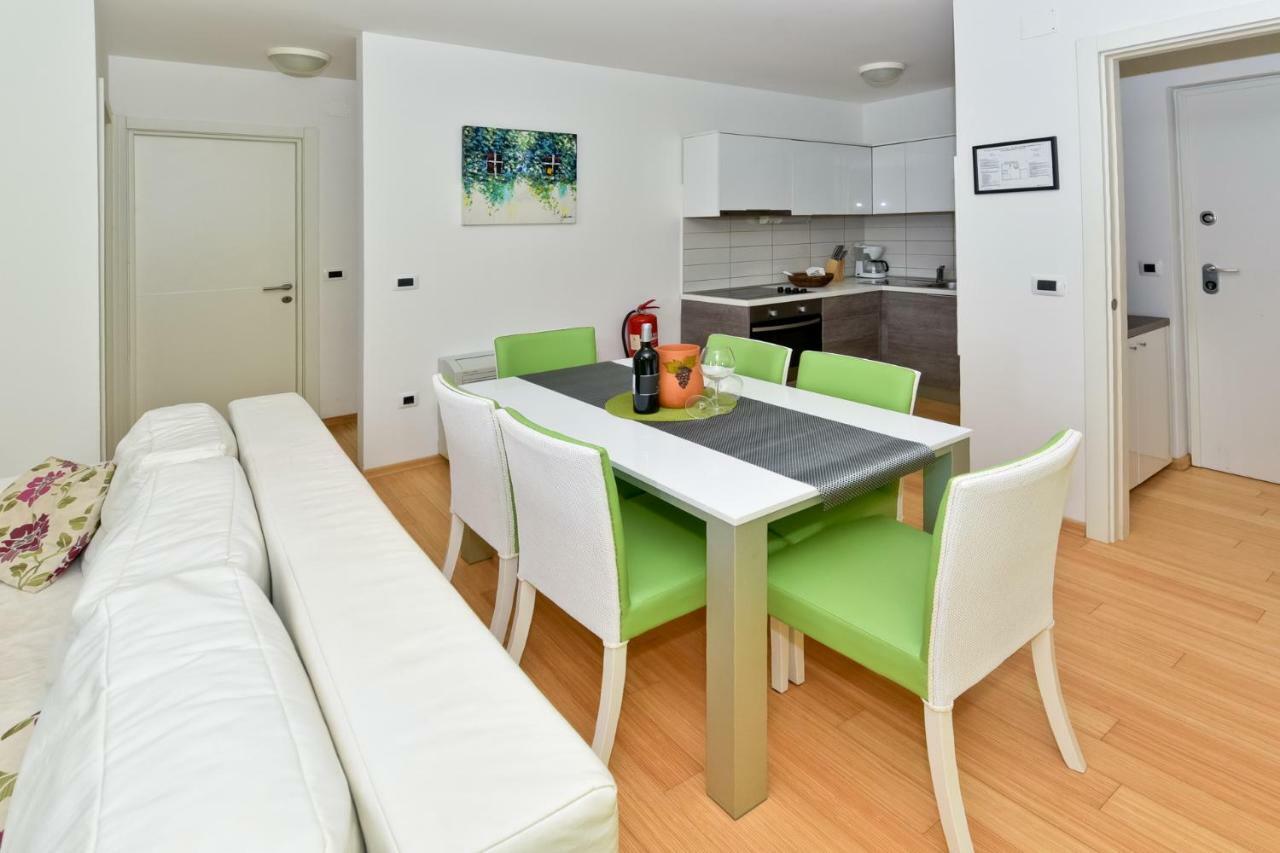 Apartmani Astrado ペトルチャネ エクステリア 写真