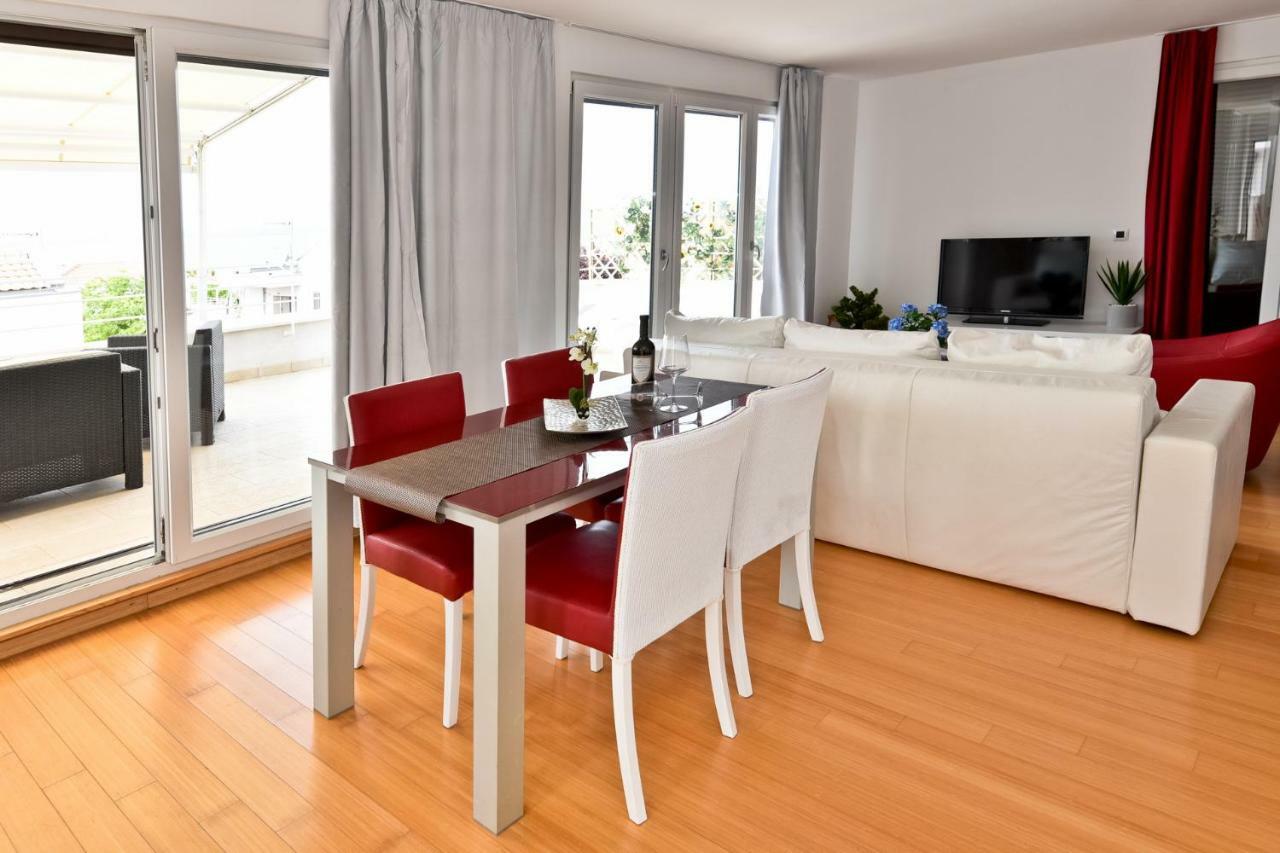 Apartmani Astrado ペトルチャネ エクステリア 写真